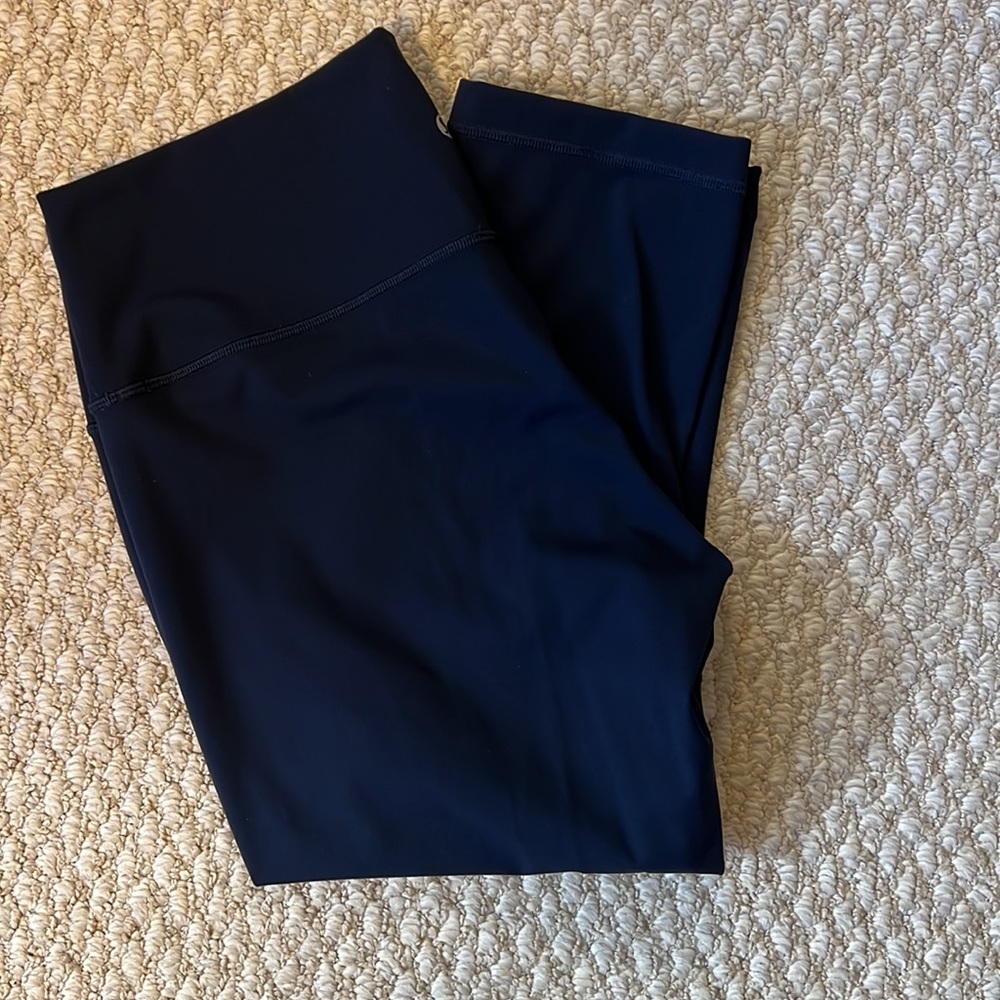 Like new Lululemon Wunder Under High-Rise Crop 21"